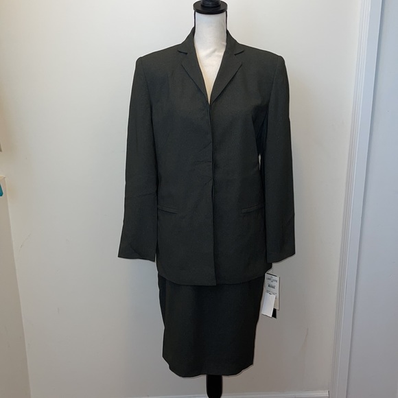 Larry Levine Suit Jacket & Skirt - Picture 1 of 16